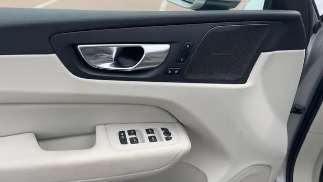 Volvo XC60 view 15