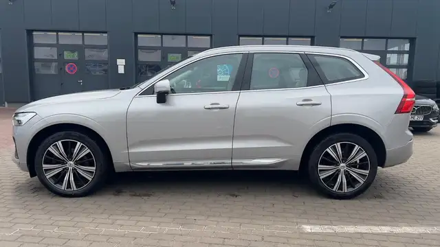Volvo XC60 view 3