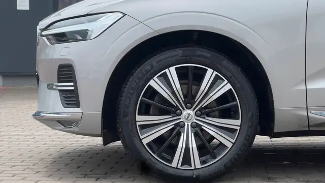 Volvo XC60 view 2