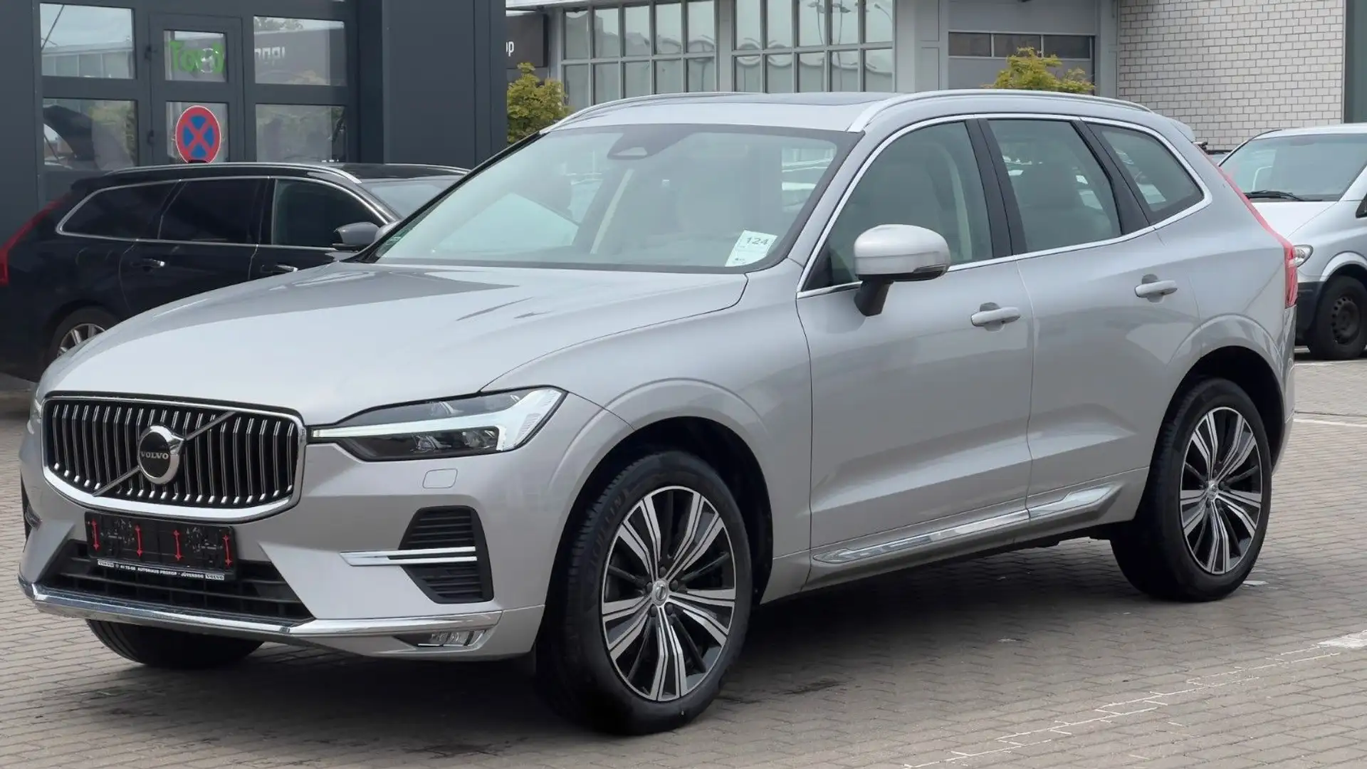 Volvo XC60 B5 D Ultimate Bright AWD*AHK*STHZG*Massage* Silber - 1