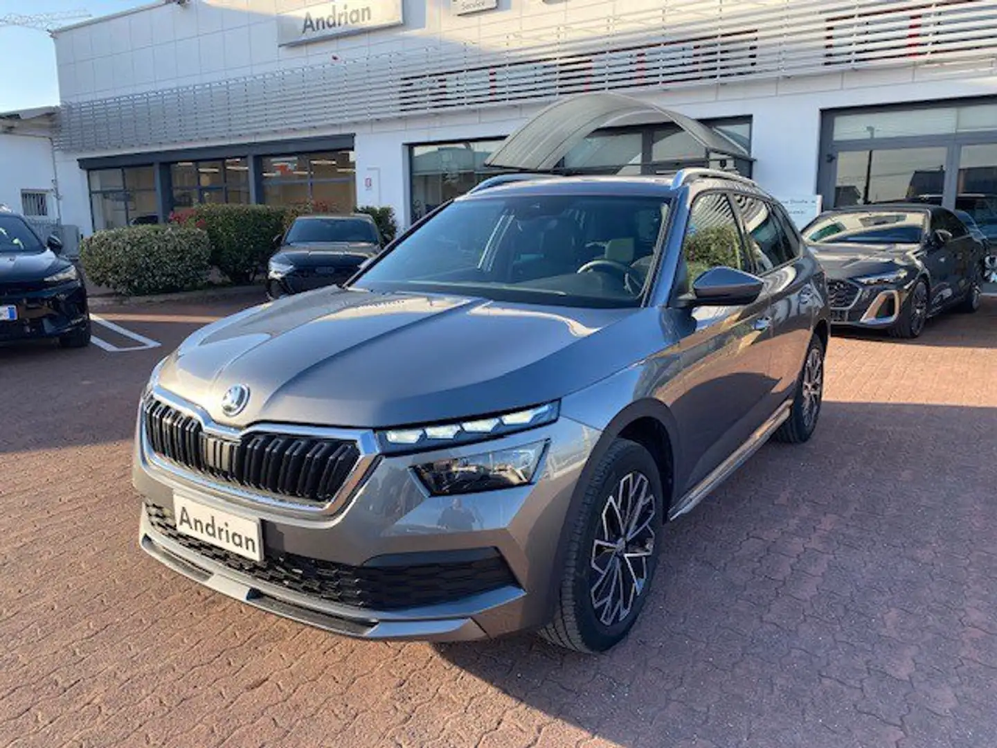 Skoda Kamiq 1.0 TSI 110 CV Style Gris - 1