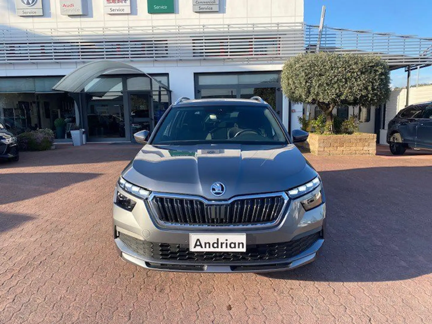 Skoda Kamiq 1.0 TSI 110 CV Style Gris - 2