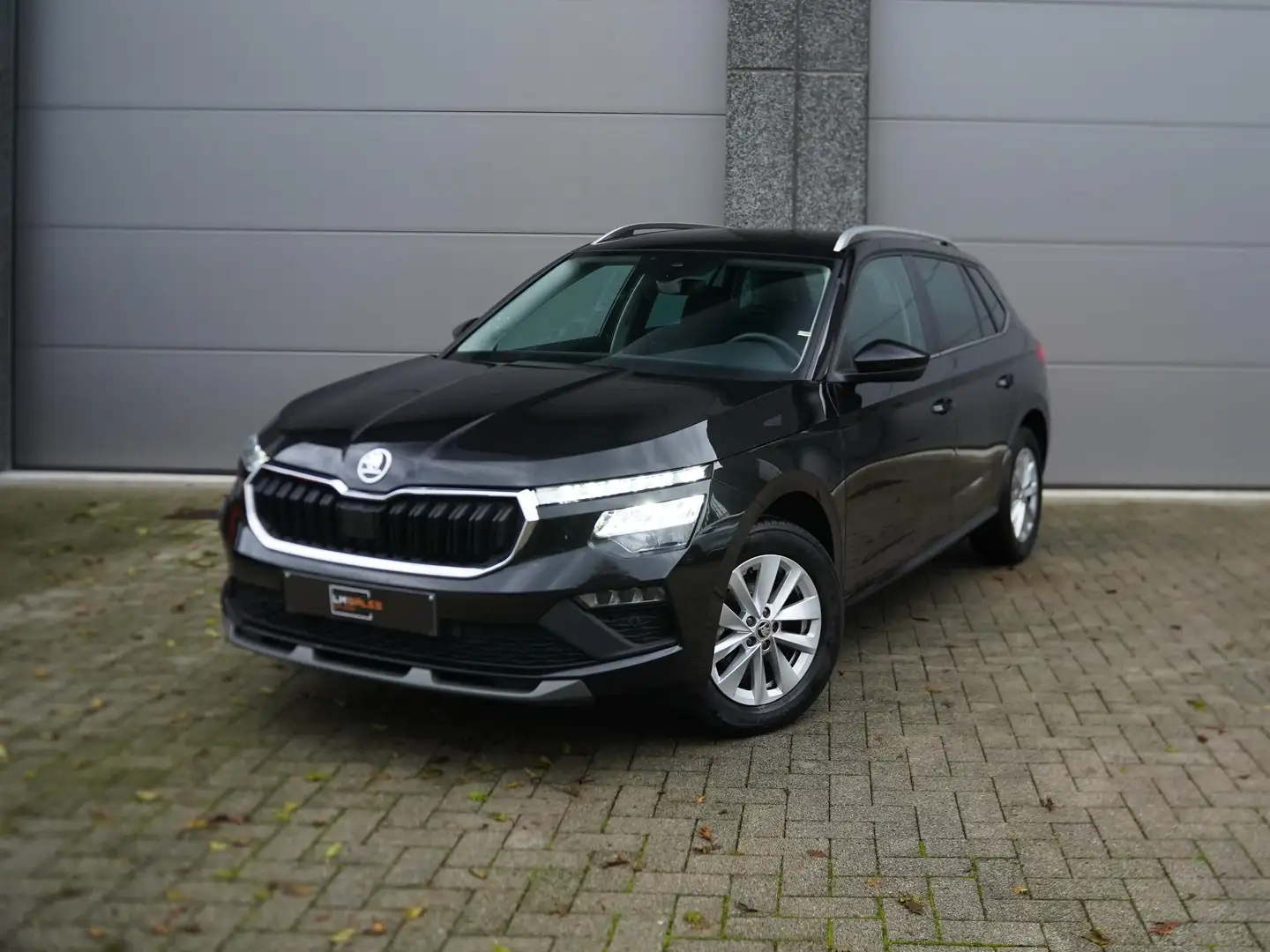 Skoda Kamiq 1.0 TSI DSG *CAMERA/ ZETEL & STUURVERW /KEYLESS* Noir - 1