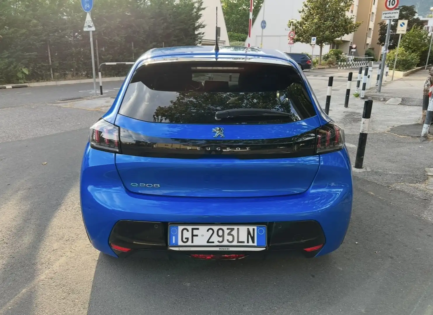Peugeot e-208 allure pack - 2