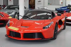 LaFerrari モデルカー 1:8スケール、レッドの | Ferrari®