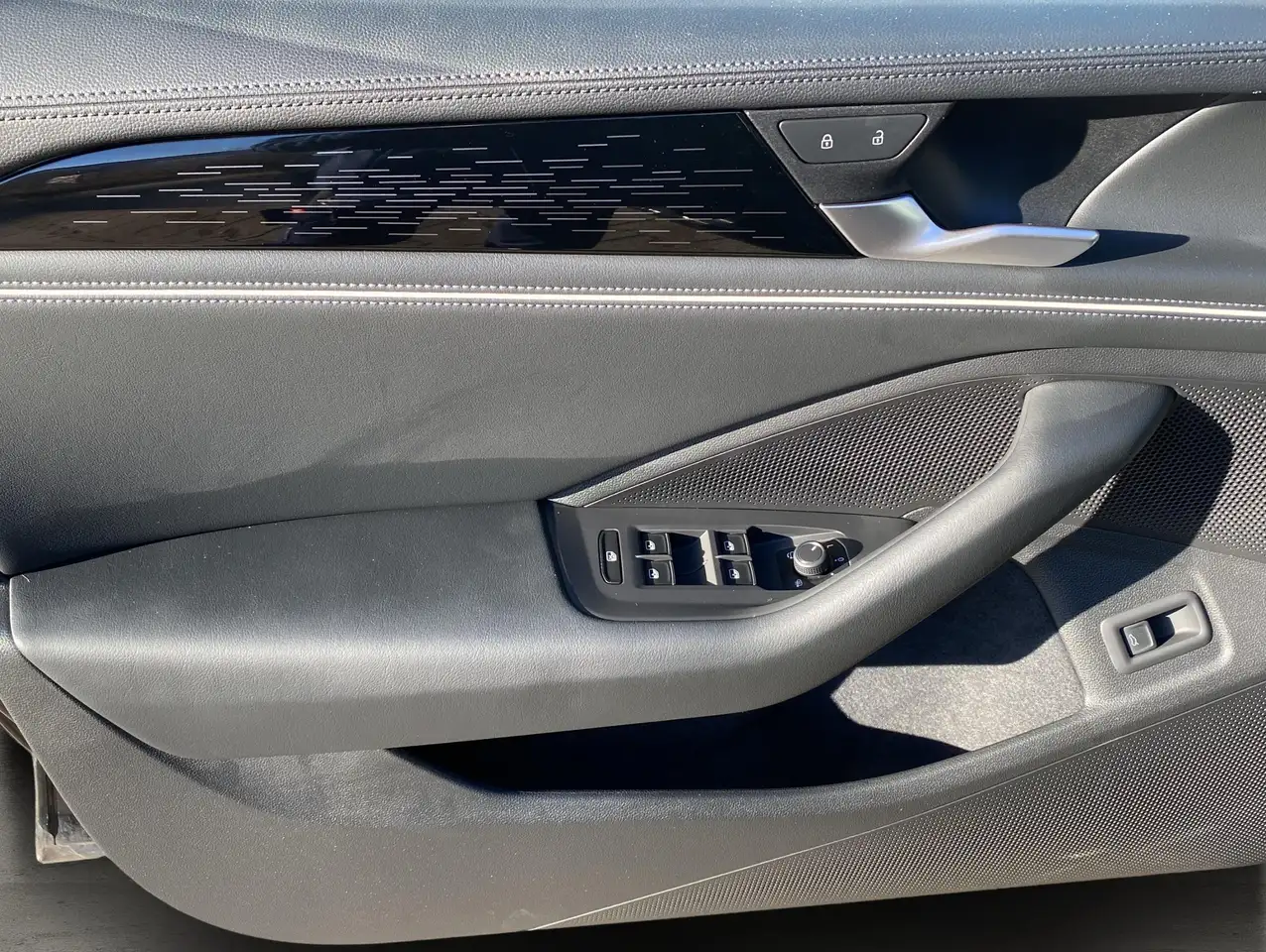 Volkswagen Passat Variant 1.5 eTSI mHEV DSG Elegance*SideAs 7