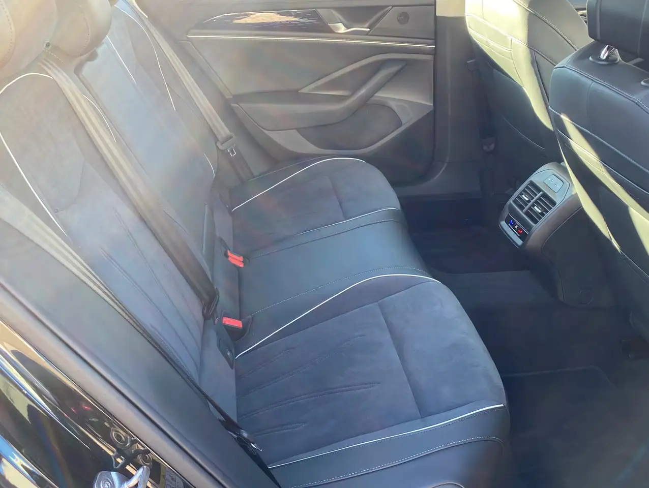 Volkswagen Passat Variant 1.5 eTSI mHEV DSG Elegance*SideAs 12