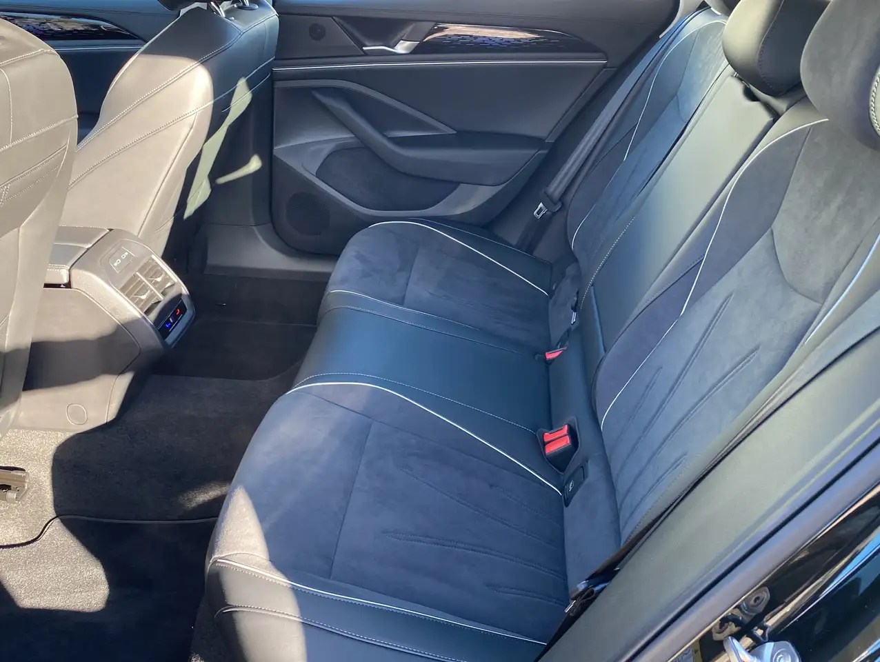 Volkswagen Passat Variant 1.5 eTSI mHEV DSG Elegance*SideAs 8