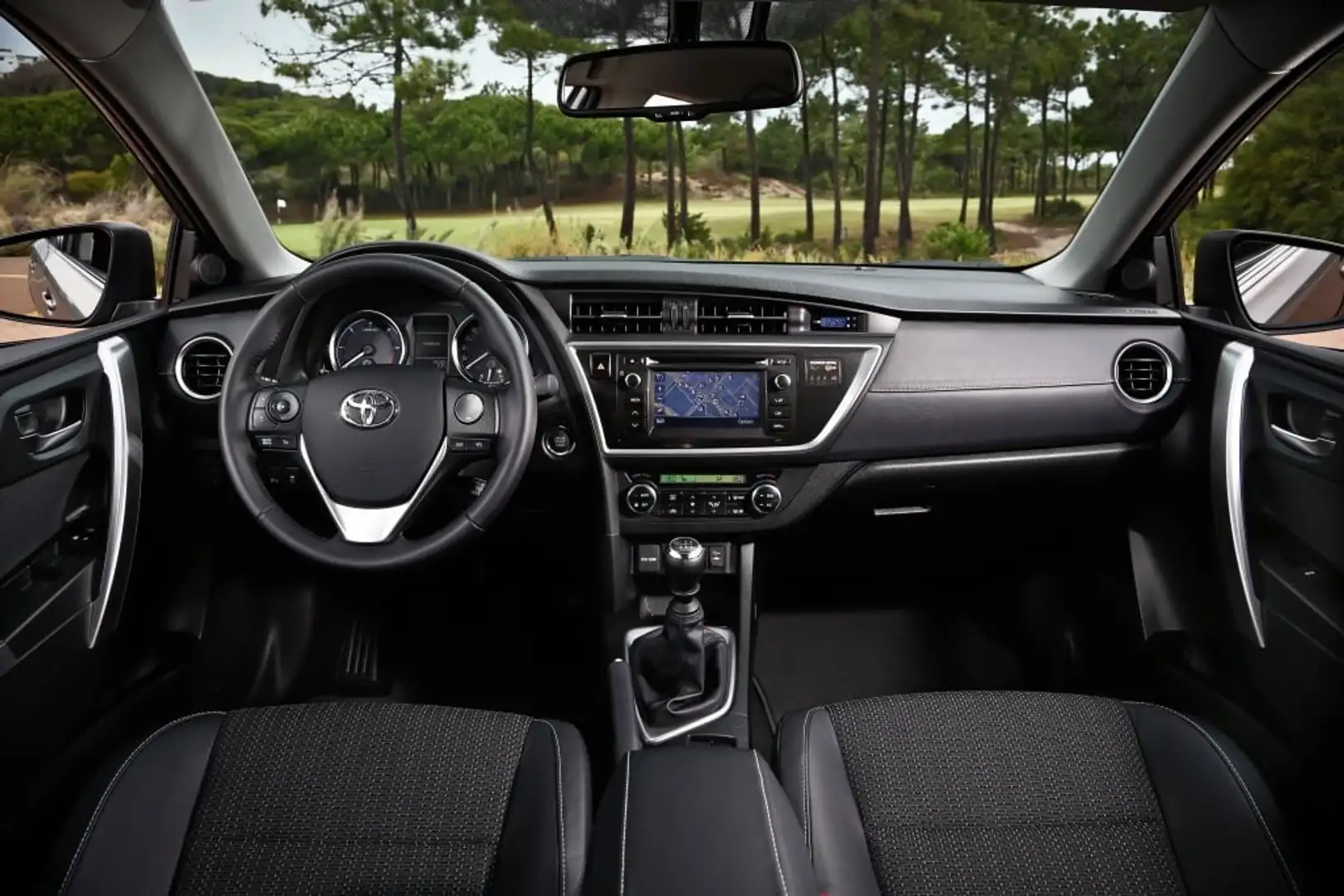 Toyota Auris 1.6 Executive - 1