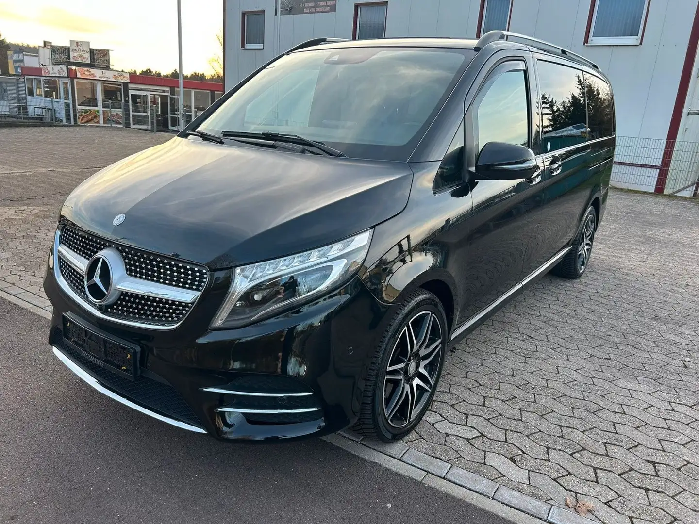 Mercedes-Benz V 220 AMG CDI LONG AUT+7 SITZE+PANO+SCHECKHEFT Schwarz - 1