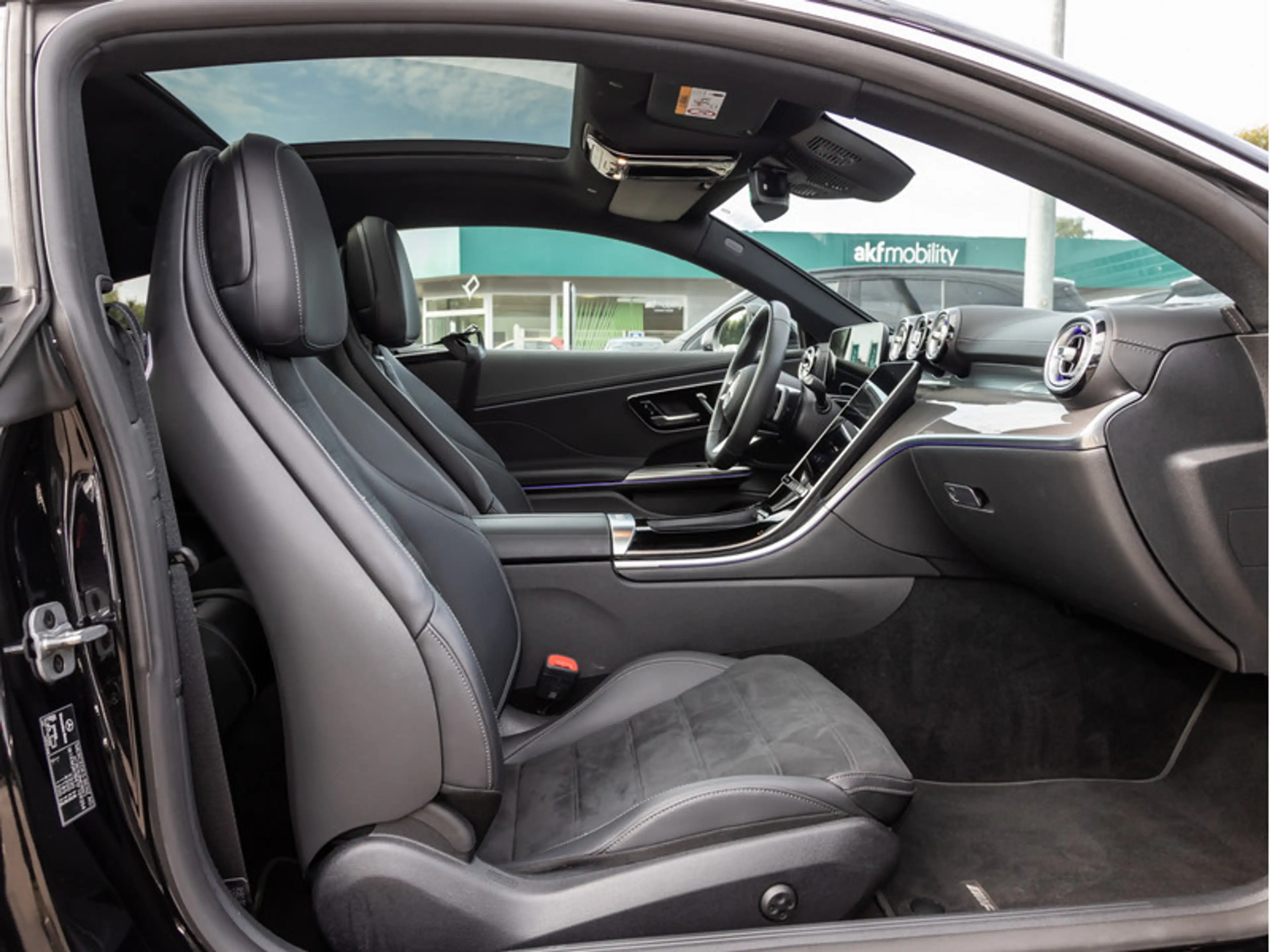 Mercedes-Benz CLE 300 4M Coupé AMG-Sport/DIGITAL/Pano/Distr/19 — photo 9