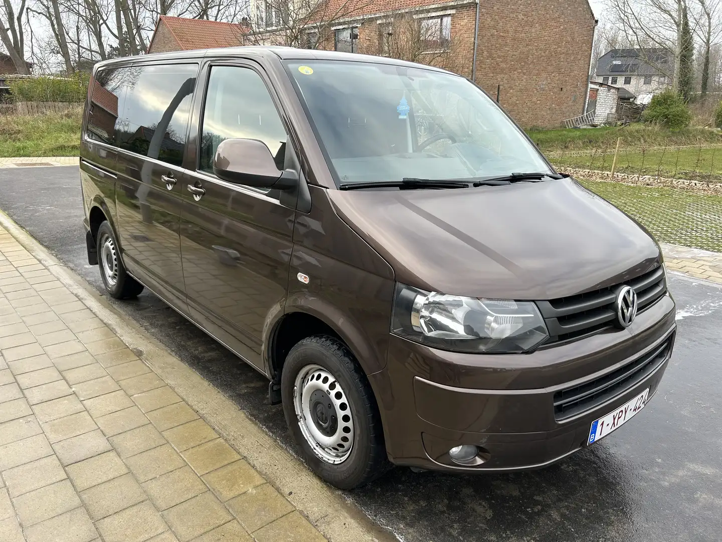 Volkswagen Transporter T5 dubbele cabine Bruin - 1