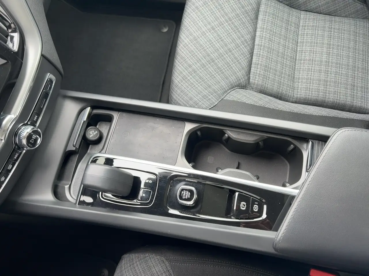 Volvo XC60 T6 AWD Inscription Expr. Plug-In PDC KLIMA, миниатюра 15