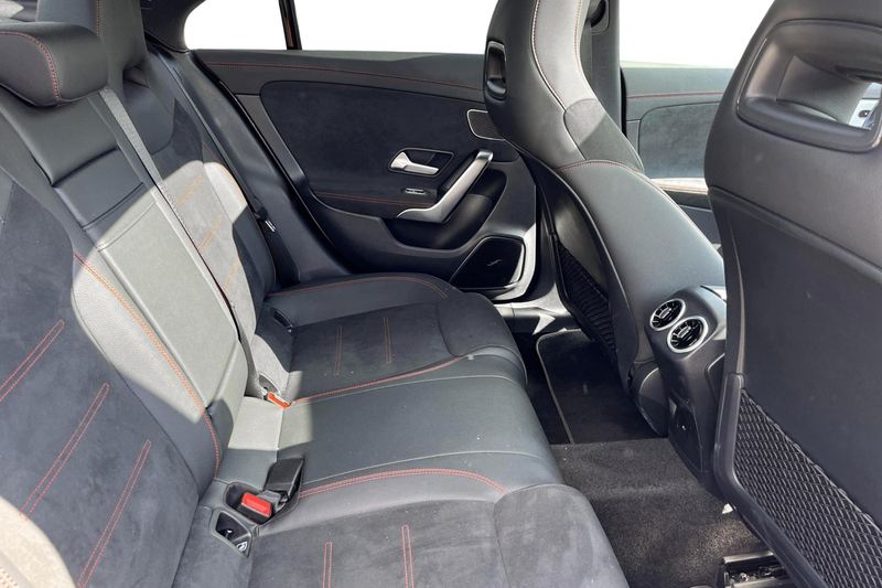 Mercedes-Benz CLA 180 CLA AMG-Line — photo 7