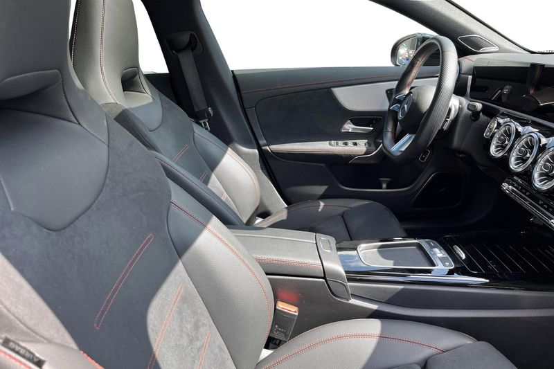 Mercedes-Benz CLA 180 CLA AMG-Line — photo 6