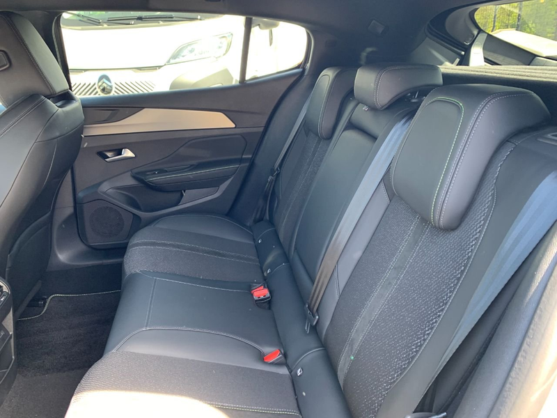Peugeot 408 Hybrid 145 GT — photo 14