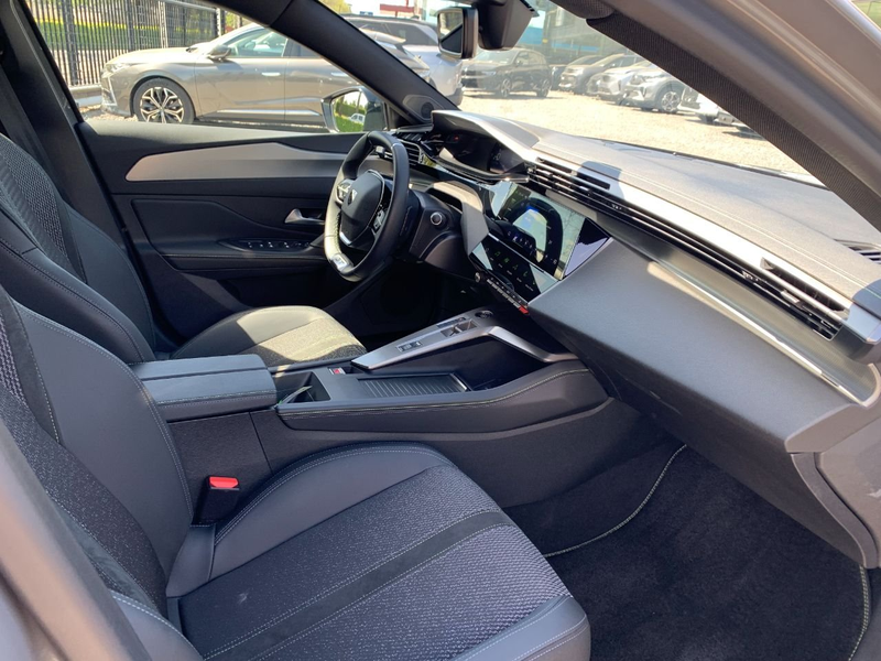 Peugeot 408 Hybrid 145 GT — photo 15