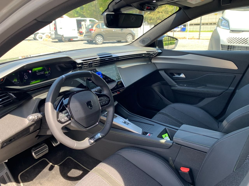 Peugeot 408 Hybrid 145 GT — photo 13