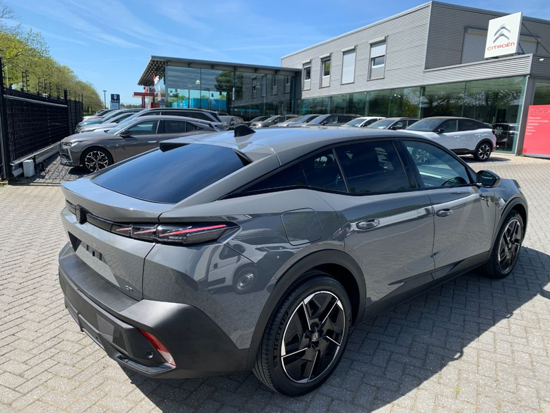 Peugeot 408 Hybrid 145 GT — photo 9
