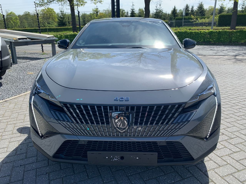 Peugeot 408 Hybrid 145 GT — photo 2