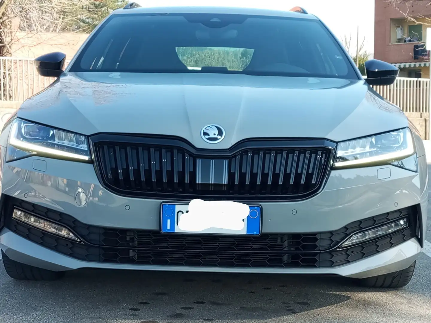 Skoda Superb Wagon 1.5 tsi Sportline dsg Szary - 1