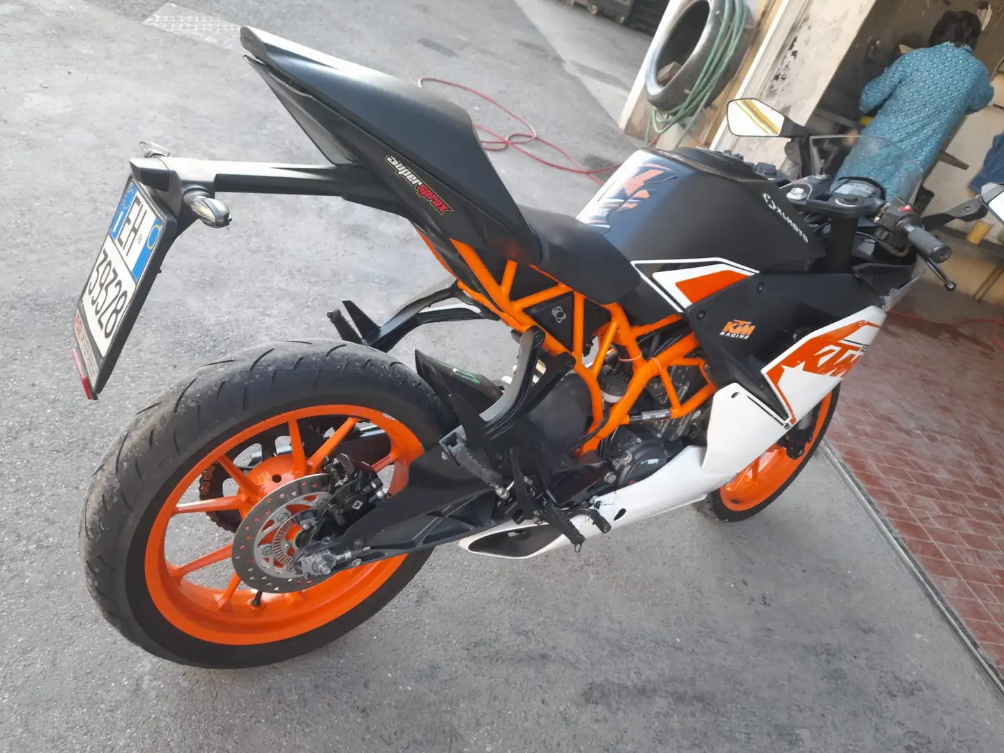 KTM RC 125 PREZZO AFFARE - 50% DEL REALE VALORE DI MERCATO Arancione - 1