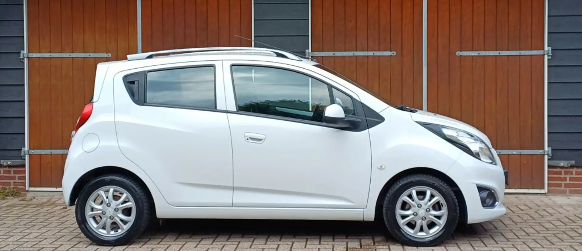 Chevrolet Spark 1.0 16V LT+, Bluetooth, NAP, Airco, All seasonband Fehér - 2