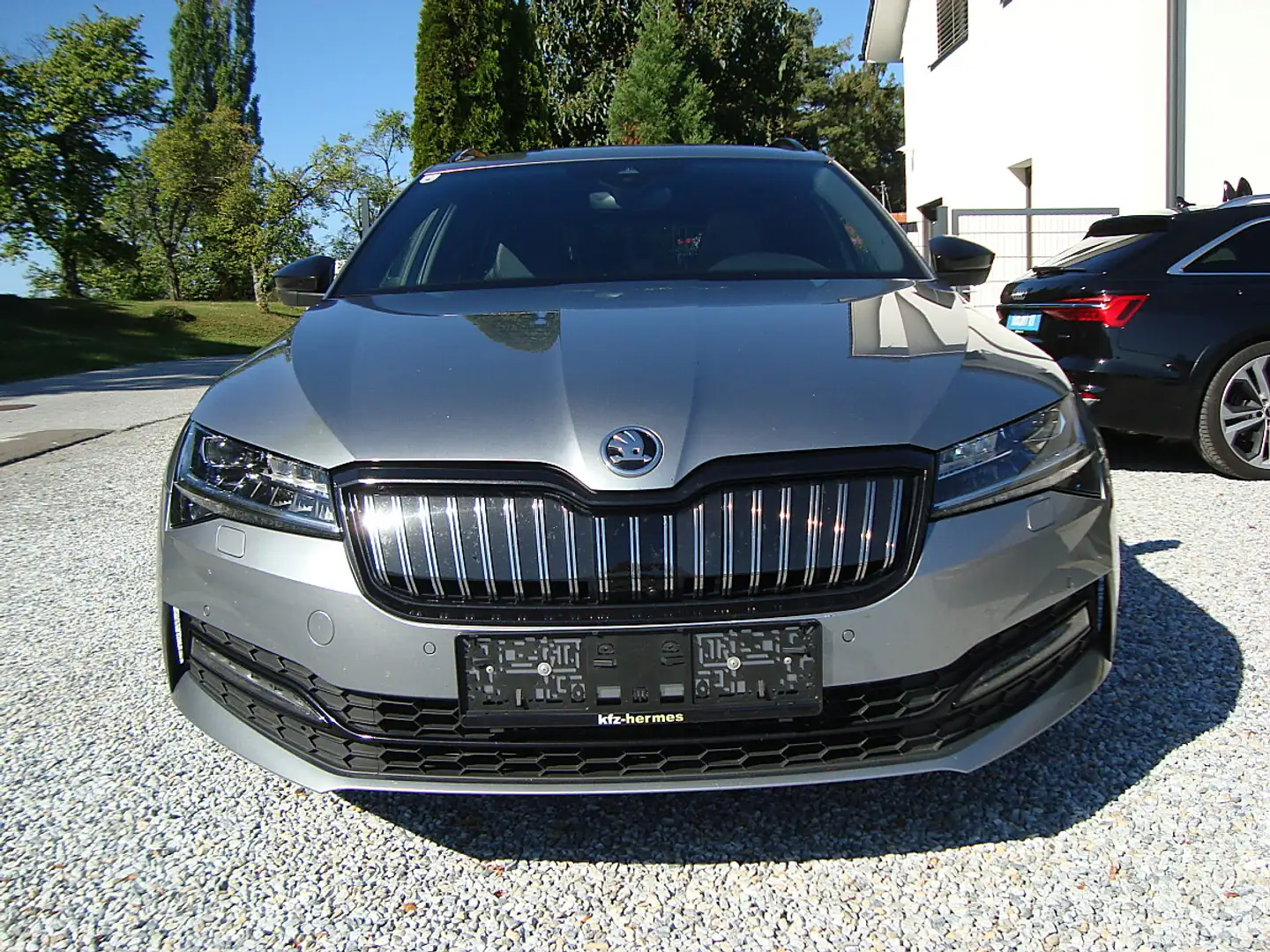Skoda Superb Kombi IV Sportline 1-Hand Mod 21 VOLL !! Grau - 1