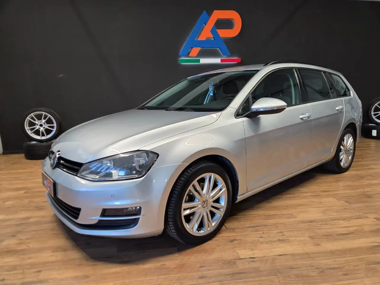 Volkswagen Golf Variant Golf Variant 1.6 TDI 105 CV Highline BlueMotion — photo 1 of 15