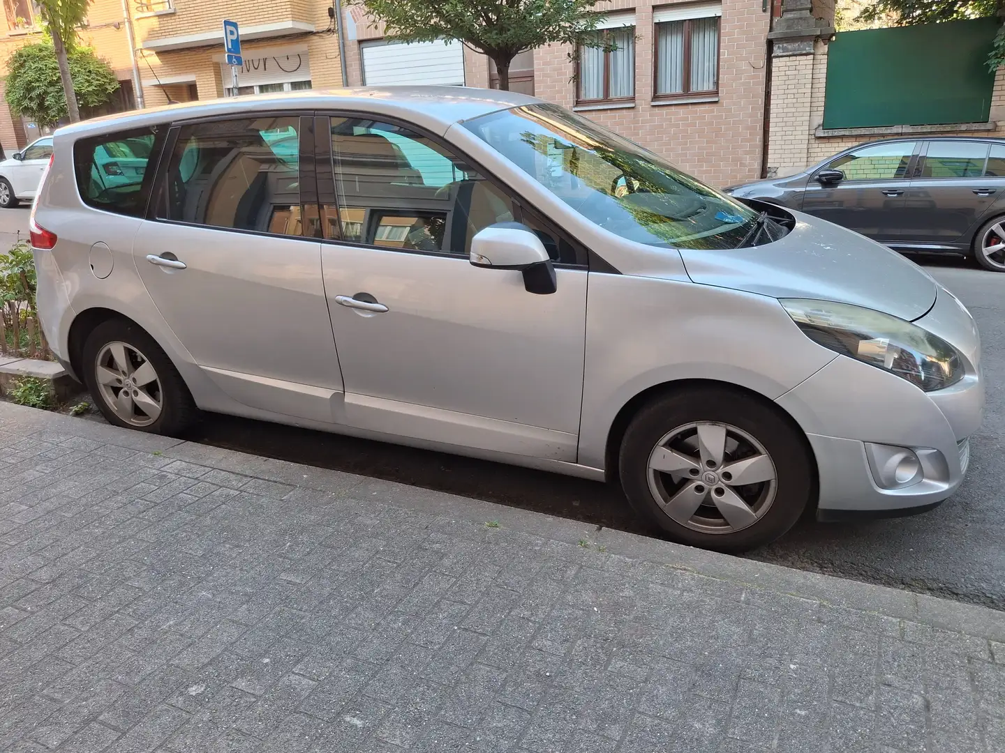 Renault Grand Scenic Grand Scénic 1.5 dCi Bose Edition 7pl. FAP Zilver - 2