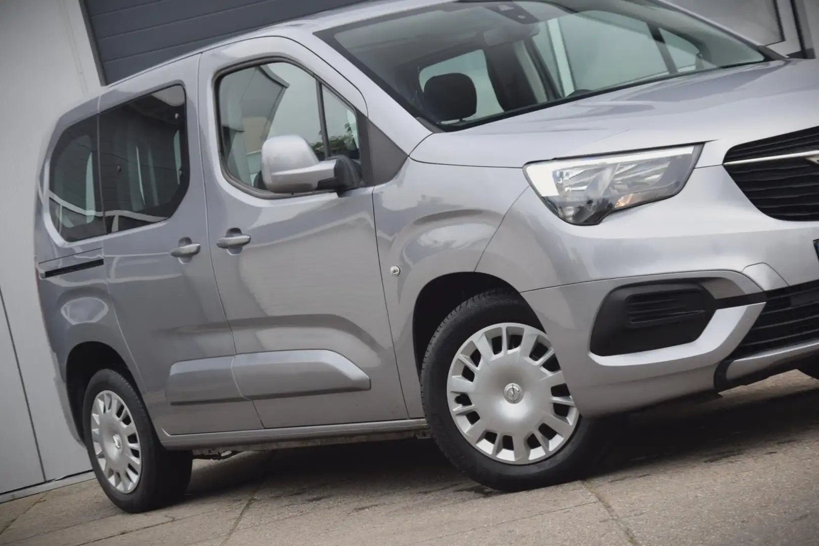 Opel Combo Life 1.2 Turbo L1H1 Edition PARKEERSENSOREN ACHTER/ACHT Grijs - 2