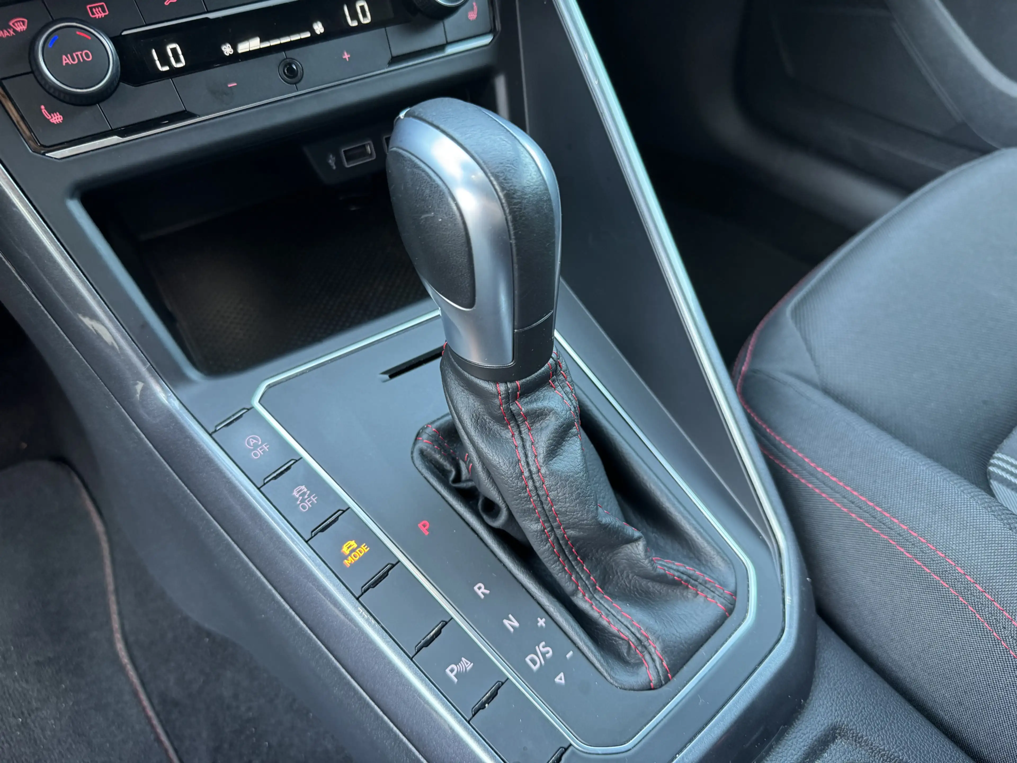 Volkswagen Polo GTI 2.0 TSI AUTOMAAT, Dealer onderhouden, Pano, Camera — photo 28