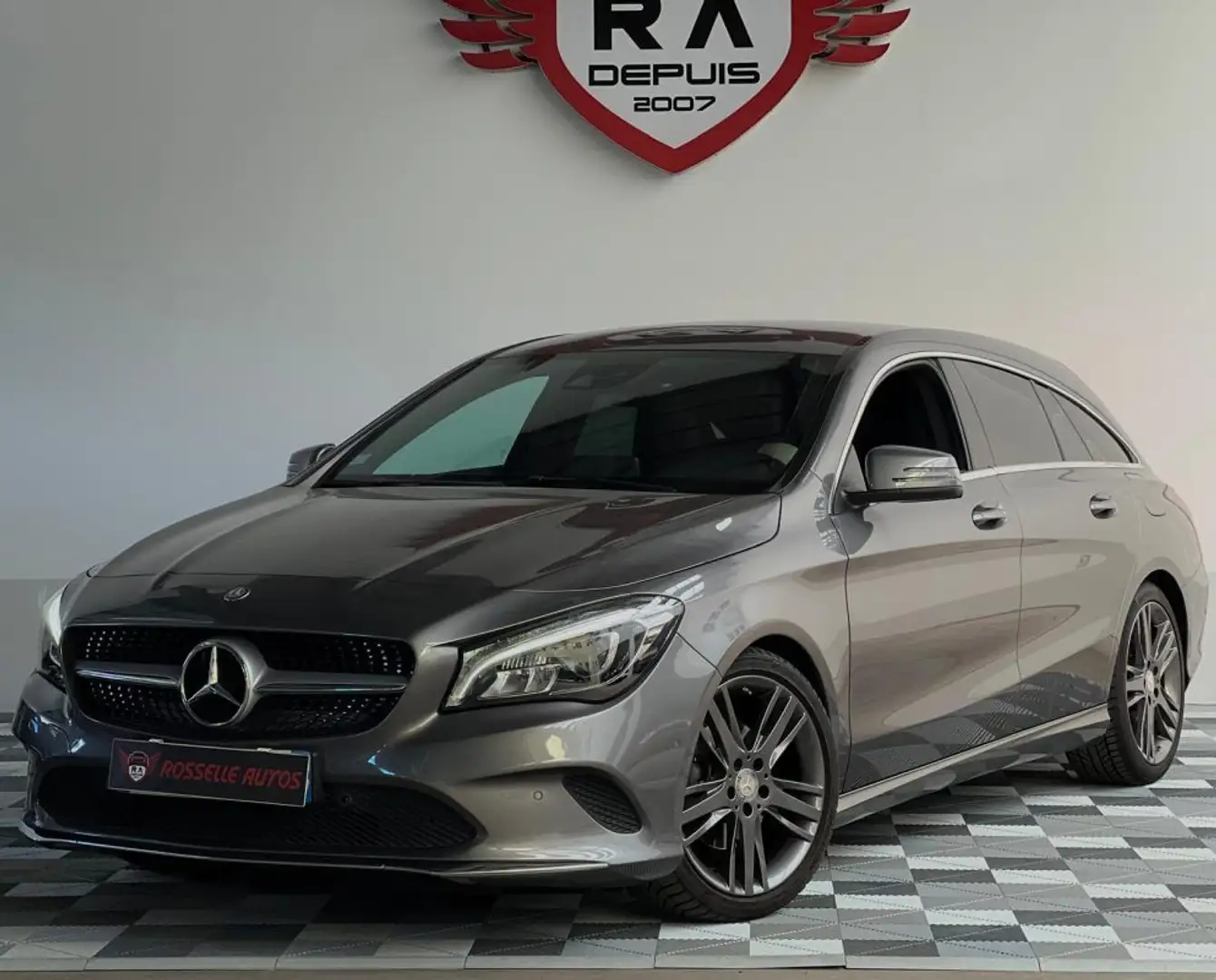 Mercedes-Benz CLA 180 180 BREAK URBAN 122CH Grigio - 2