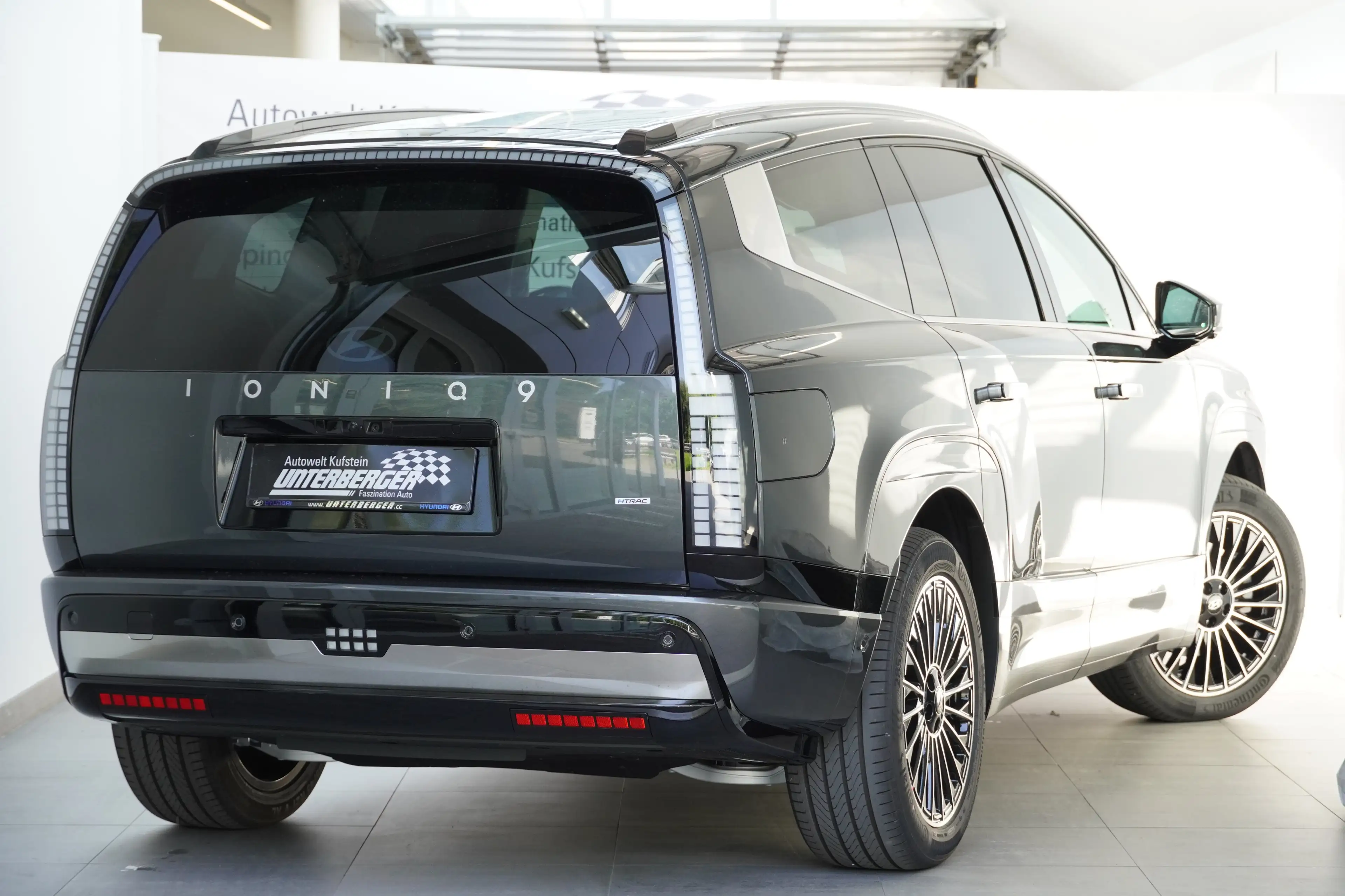 Hyundai IONIQ 9 Calligraphy 110 kWh 4WD, abzüglich Superbonus — photo 8