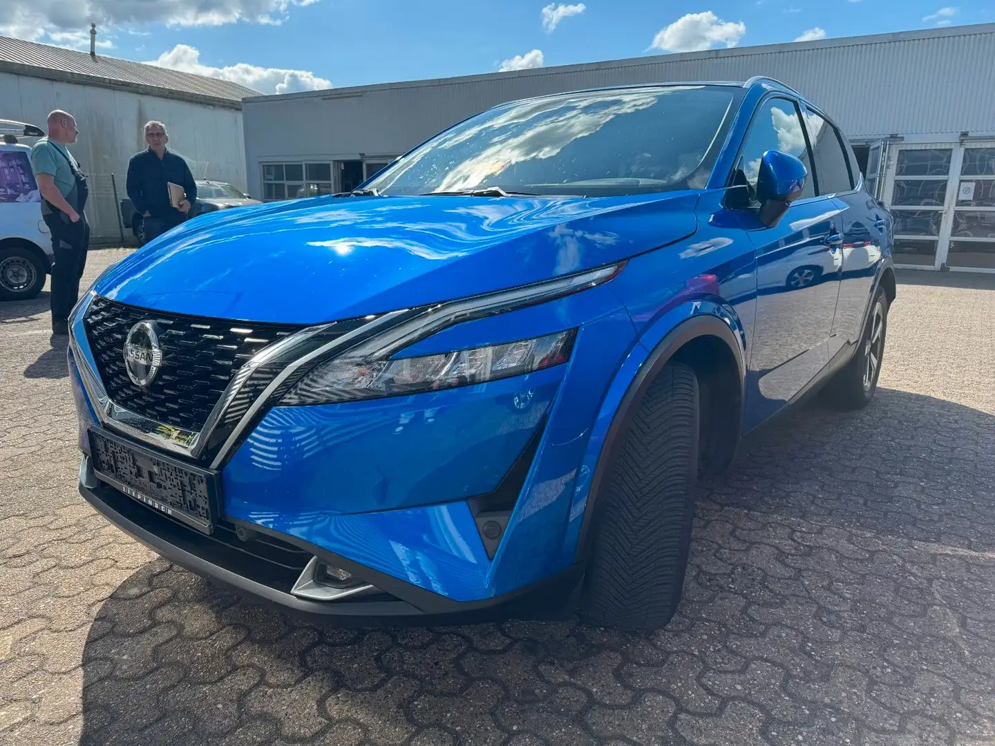 Nissan Qashqai 1.3 MHEV N-Connecta Automatik Blau - 1
