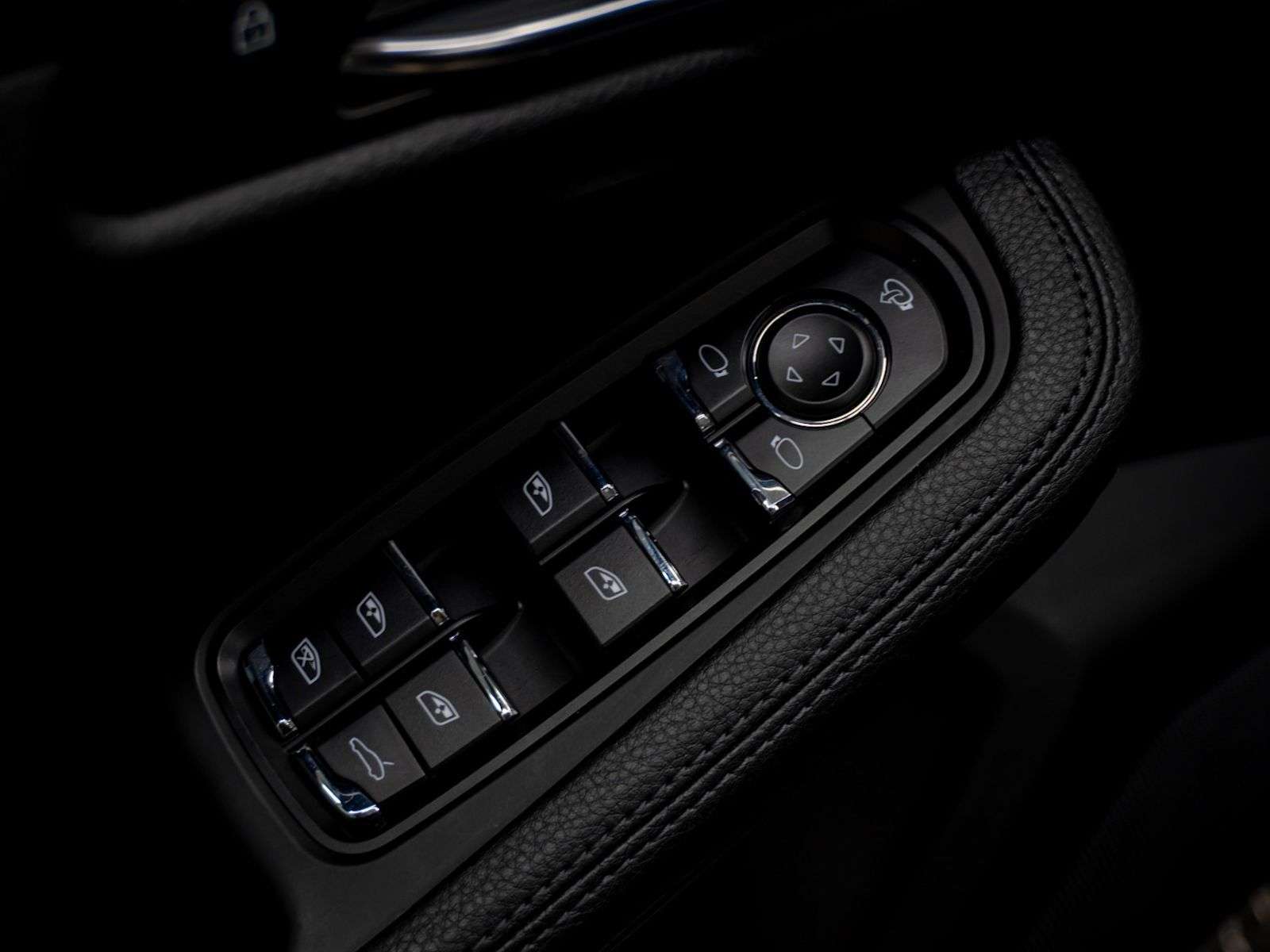 2023 Porsche Macan AWD thumb 25