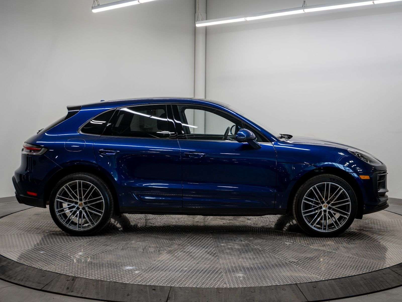 2023 Porsche Macan AWD thumb 7