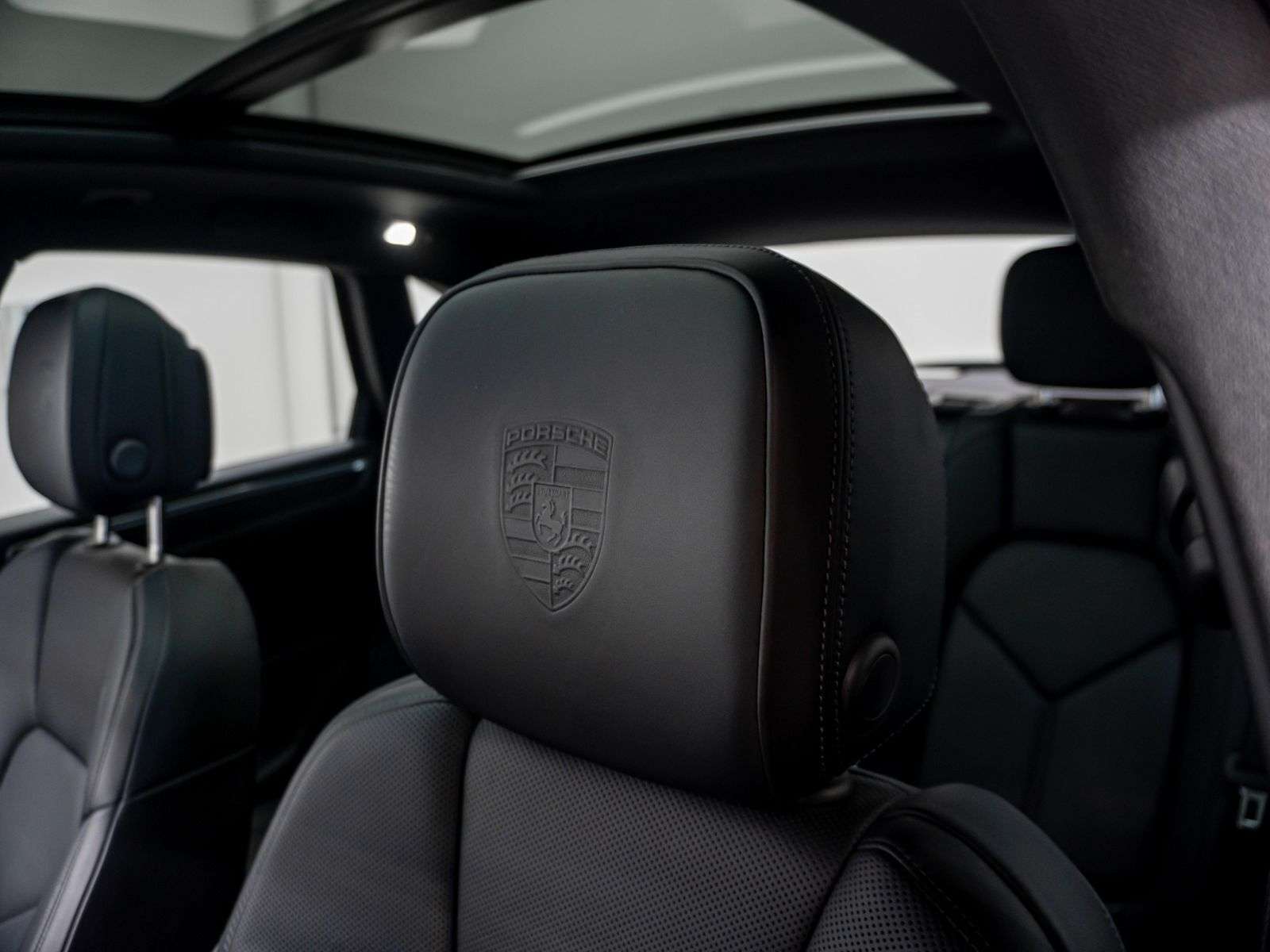 2023 Porsche Macan AWD thumb 22