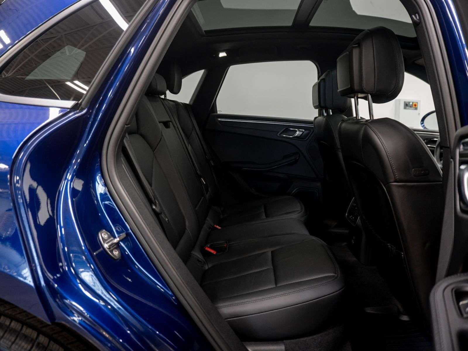 2023 Porsche Macan AWD thumb 20