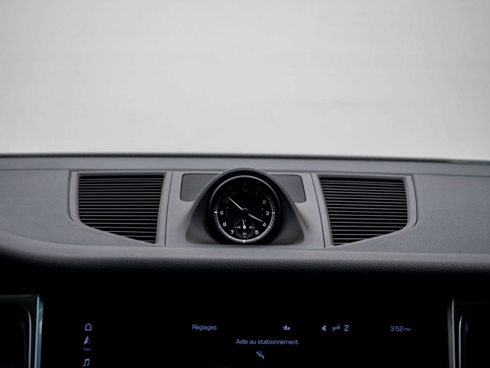 2023 Porsche Macan AWD thumb 31