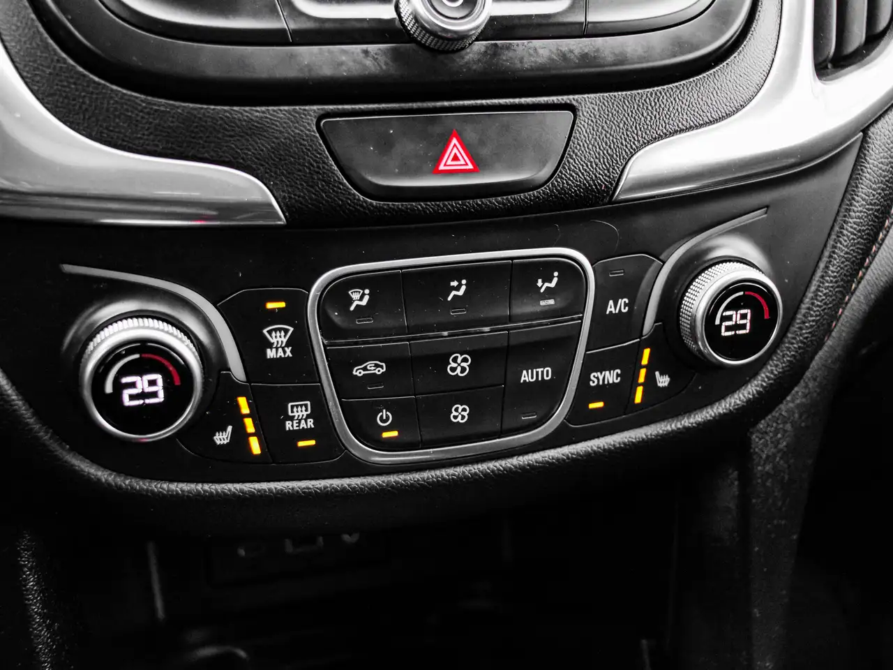 Chevrolet Equinox снимка Chevrolet Equinox