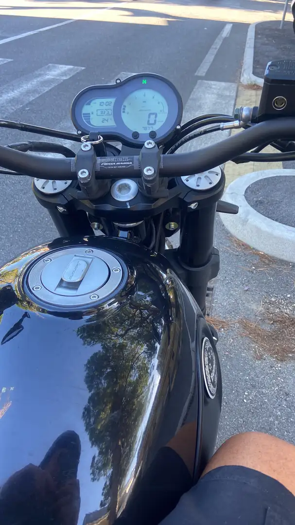 Benelli Leoncino 500 Černá - 1