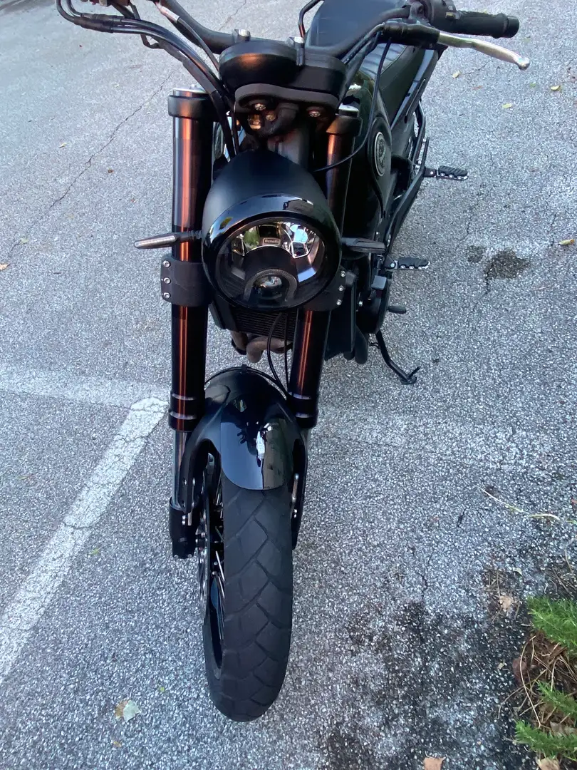Benelli Leoncino 500 Černá - 2