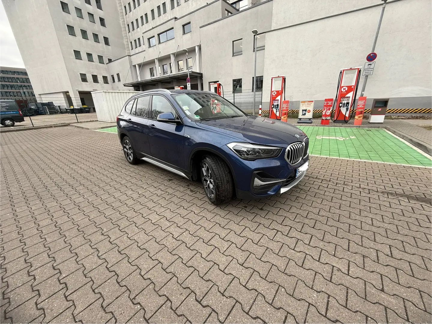 BMW X1 X1 PlugIn Hybrid, TÜV neu, 18.500km Reifen neu Blau - 2
