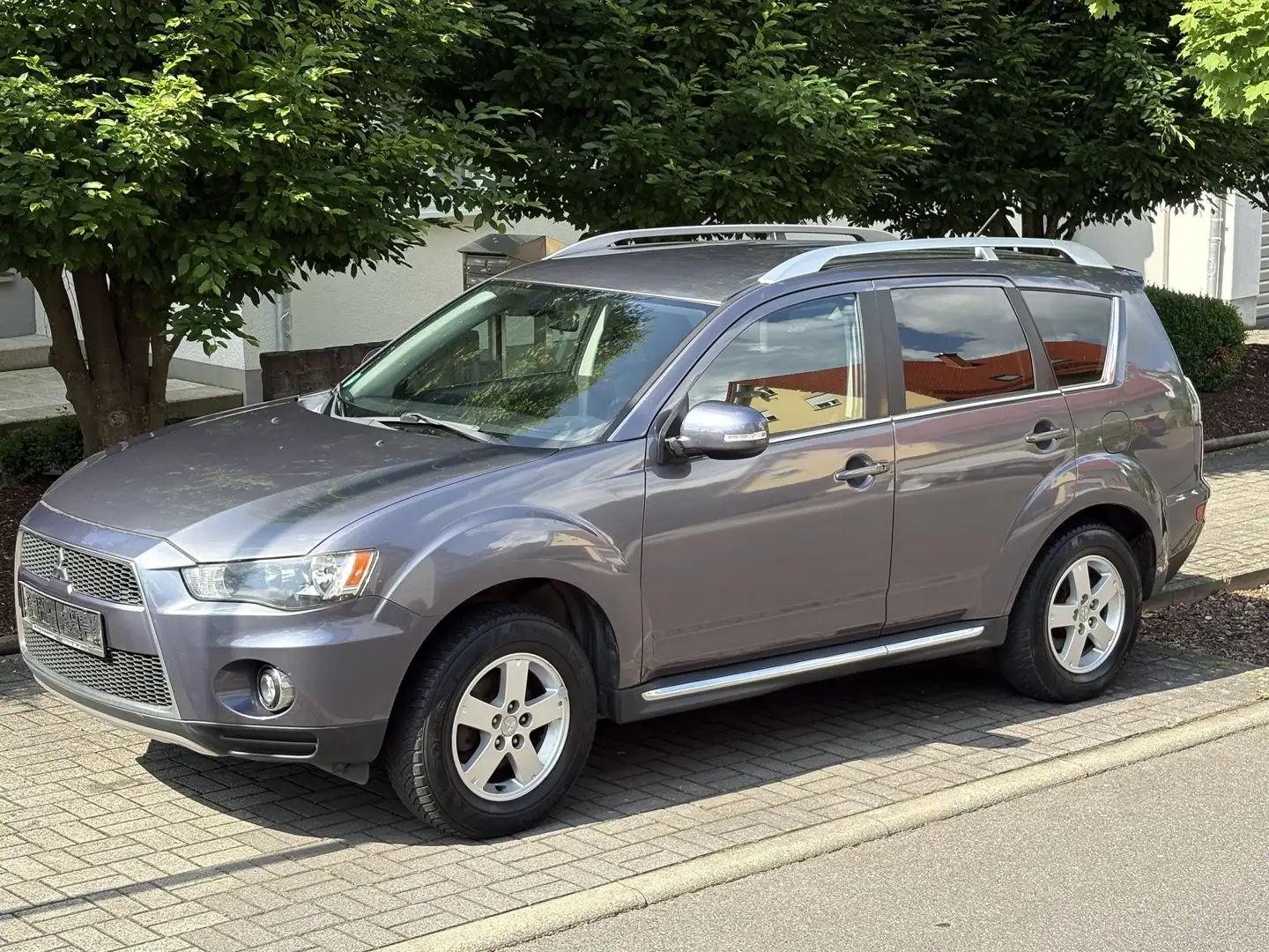 Mitsubishi Outlander Invite 2WD siva - 1