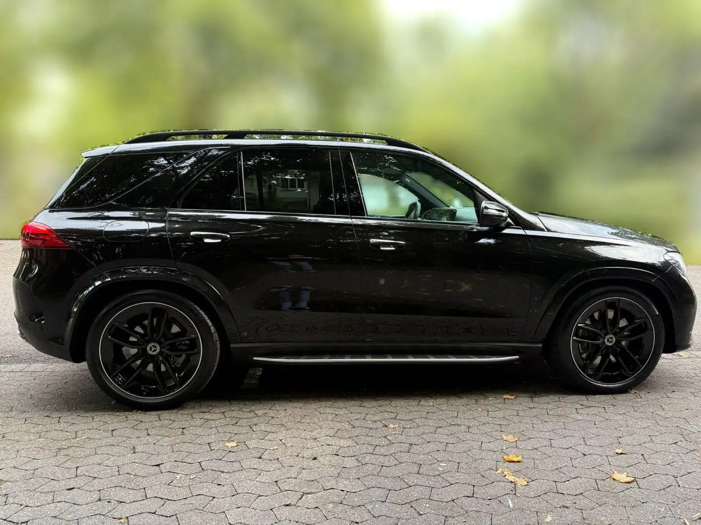 Mercedes-Benz GLE 450 d 4M SUV/AMG Premium/22"/MY25 Schwarz - 2