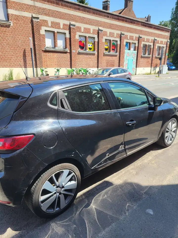 Renault Clio Citadine 3 portes — photo 4