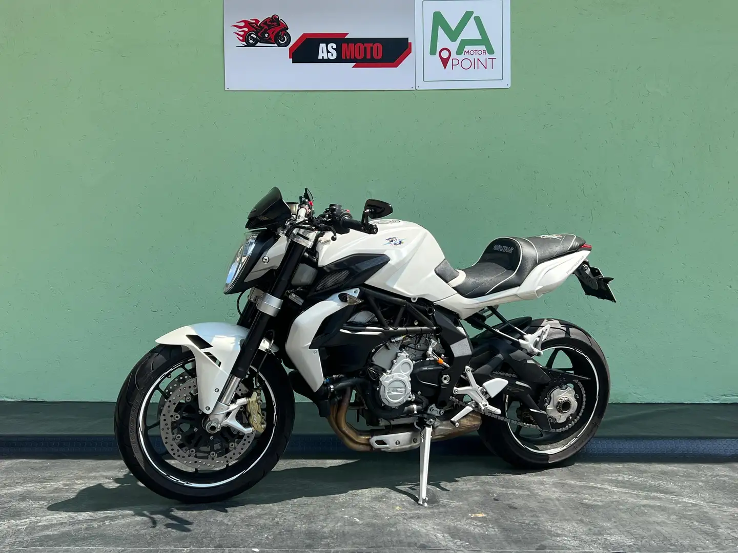 MV Agusta Brutale 675 in formula 50% Blanc - 1