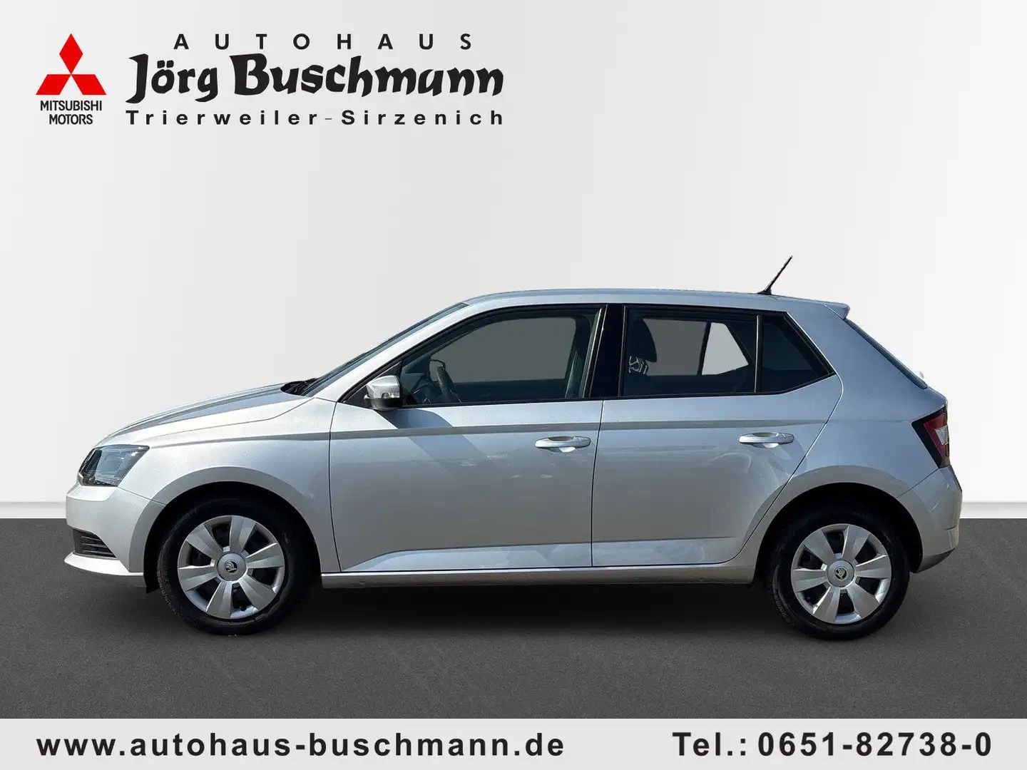 Skoda Fabia 1,0 Active, Gris - 2