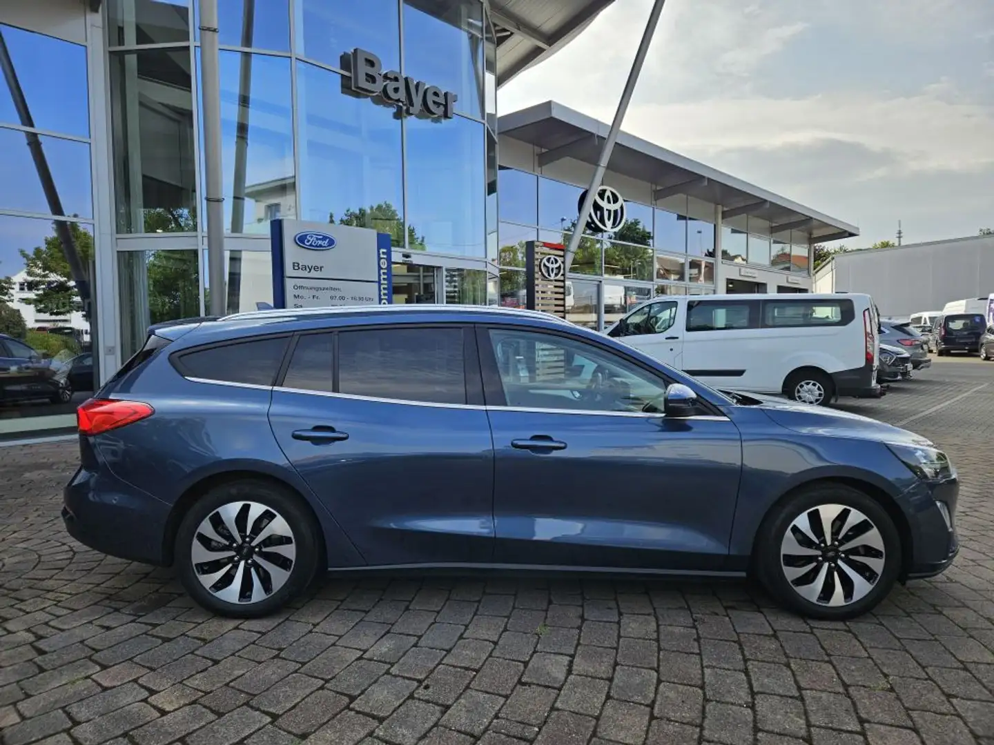 Ford Focus Turnier 1.0 EcoBoost Hybrid COOL&CONNECT Blau - 2